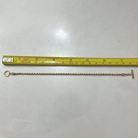 Beautiful 14 kt yellow gold rope bracelet heart toggle closure. Approx 2.46 g. - Picture 7 of 13